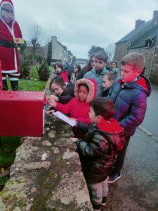 Vif succès de la cabane du Père Noël et sa boite aux lettres